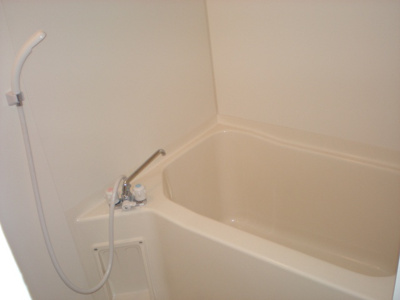 【浴室】 | サンリットハウスＤＸ | 浴室に窓付き