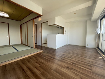 【居間・リビング】 | ディオフェルティ石切 | LDK（約13.4帖）