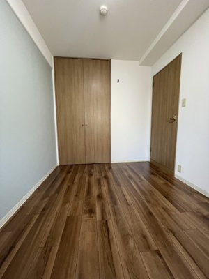 【洋室】 | ディオフェルティ石切 | 洋室（約5.0帖）