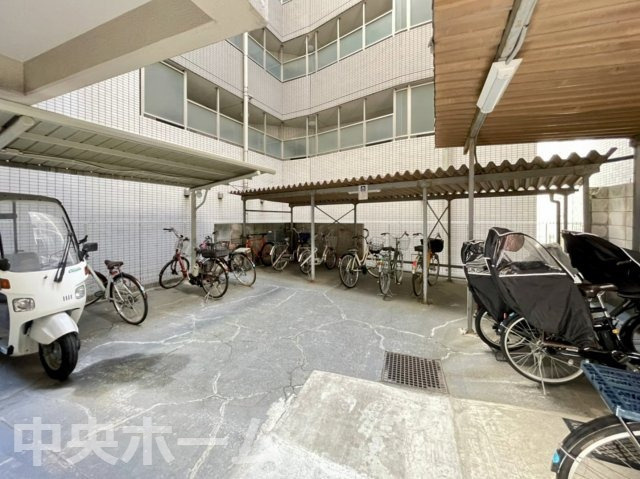 北千住ダイヤモンドマンションの駐輪場|【自転車置き場】最新の空き状況や費用などの詳細は担当スタッフまでお問い合わせください。