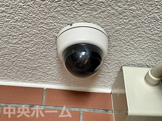 北千住ダイヤモンドマンションの防犯設備|【防犯カメラ】何かあった時の大事な証拠になることももちろんなりますが、防犯というくらいですので大事なのは防犯カメラがあることによって抑止力につながることですよね。