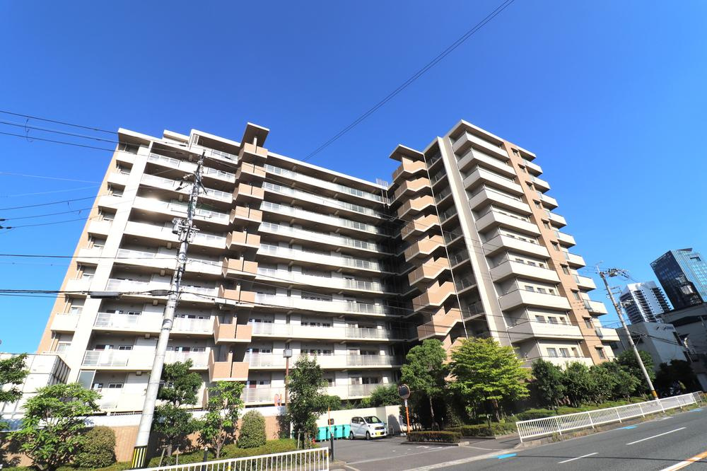 ローレルコート枚方天之川の外観|新しい生活にいかがでしょうか？外観はお住まいの顔になります。こだわりたいポイントですね。水回りリフォームやリノベーションも承ってます。
■現地見学・資金計画相談・住宅ローン相談もお問合せ受付中■