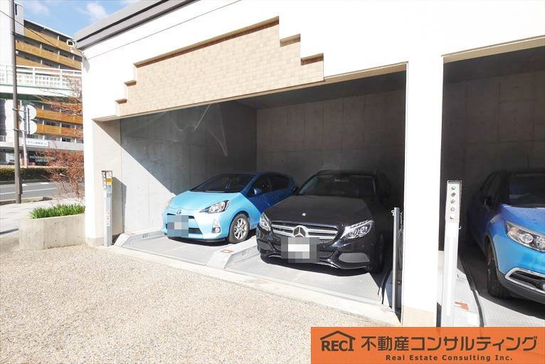 ワコーレベイフロント摩耶の駐車場
