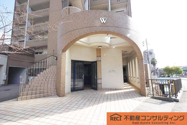 ワコーレベイフロント摩耶のエントランス