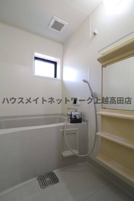 ロイヤルガーデン子安 Ｅの浴室|追焚機能付
