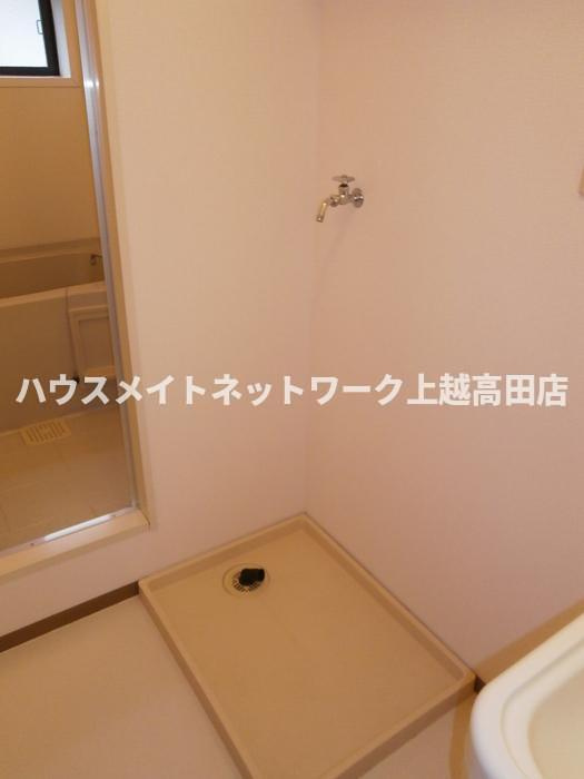 ロイヤルガーデン子安 Ｅの設備|洗濯機置場