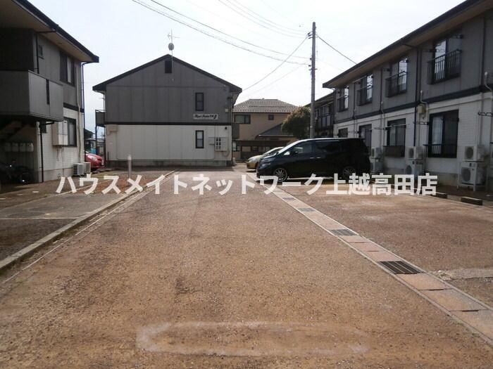 ロイヤルガーデン子安 Ｅの駐車場|消雪設備完備