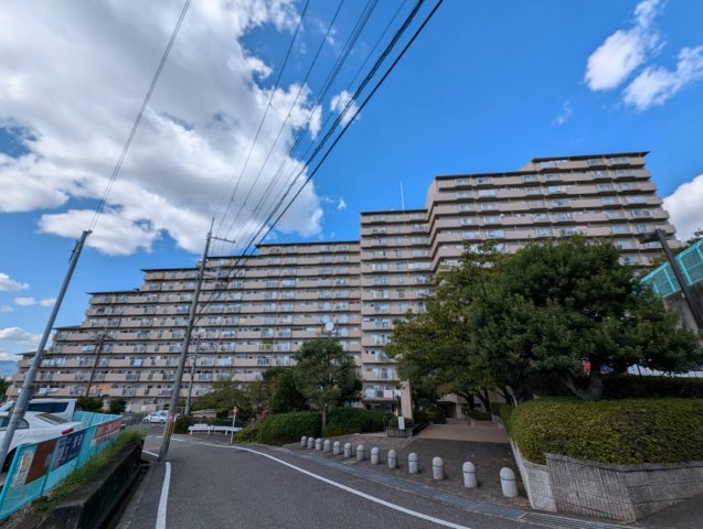 グリーンタウン香里ケ丘A棟の外観|新しい生活にいかがでしょうか？外観はお住まいの顔になります。こだわりたいポイントですね。水回りリフォームやリノベーションも承ってます。
■現地見学・資金計画相談・住宅ローン相談もお問合せ受付中■