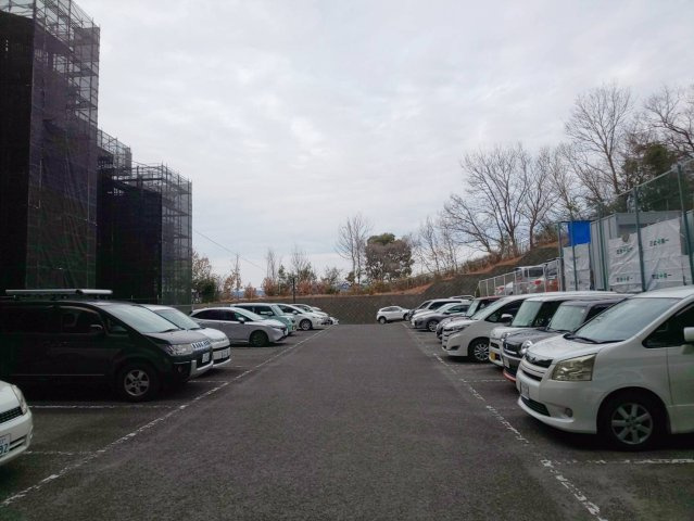 グリーンタウン香里ケ丘A棟の駐車場|■物件内覧・資金計画相談・住宅ローン相談、リフォーム相談、お問合せ受付中■
※当日・翌日のご内覧、ご相談はお電話でのお問合せがスムーズです！