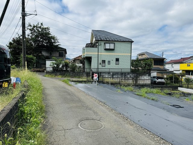 八王子市　西寺方町　建築条件無し売地の前面道路含む現地写真|南道路につき、日当たり風通し良好。大変閑静な場所です。