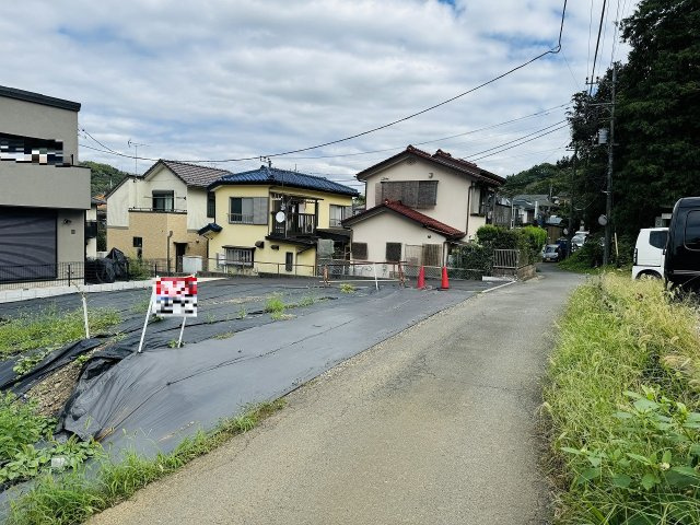 八王子市　西寺方町　建築条件無し売地の前面道路含む現地写真|建築条件はございませんので、あこがれの工務店で、理想の建物を建築してください。