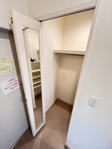 大阪市城東区鴫野東２丁目のアパートの玄関