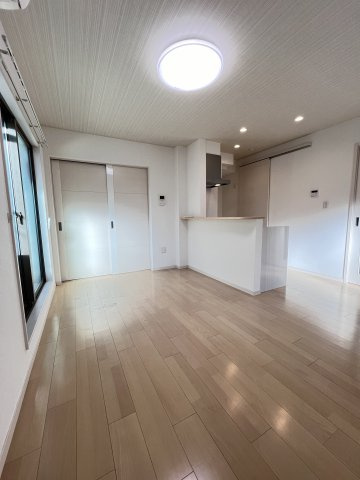 大阪市城東区鴫野東２丁目のアパートの居間・リビング
