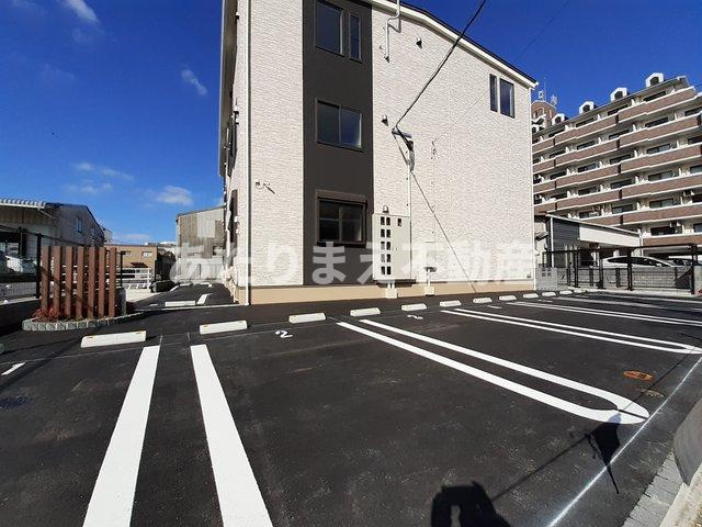 レヴ－ル　アム－ルの駐車場