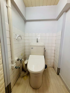 【トイレ】 | 多摩川住宅ト号棟 | トイレは交換歴がありスペースが広くとられています。温水洗浄便座です♪
