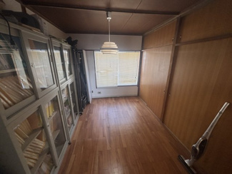 【洋室】 | 多摩川住宅ト号棟 | 約6帖洋室です。大きな物入が2つあり、収納力があります。