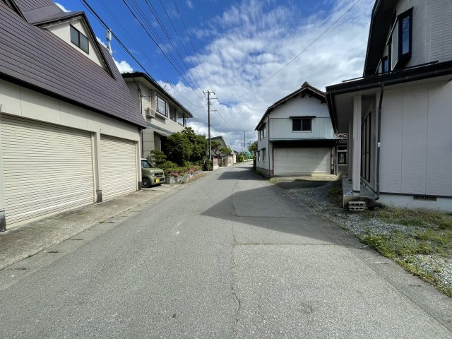 【前面道路含む現地写真】 | 東根市荷口　中古戸建て