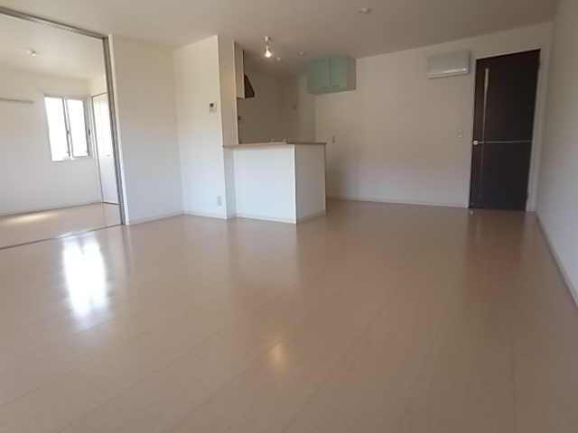 神戸市須磨区車字梨川のアパートの居間・リビング|リビング