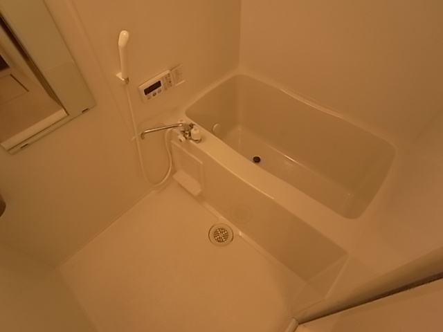 神戸市須磨区車字梨川のアパートの浴室