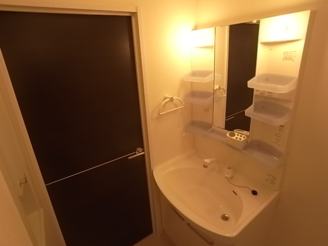 神戸市須磨区車字梨川のアパートの洗面所