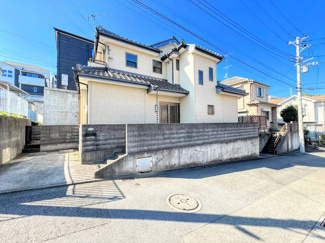【外観】 | ◆一戸建てを中心とした街並みが整然と続き、周辺は高い建物が建っていないので、緑の多い閑静な趣を感じる環境です。街並みや周辺環境も重要なポイントです！！