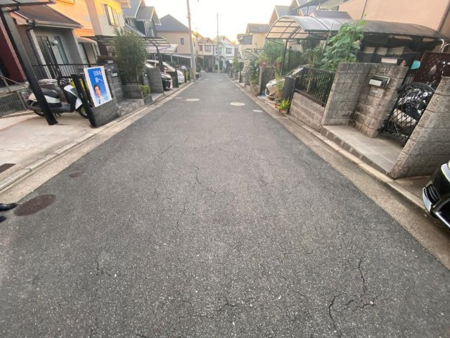 妙見坂７丁目　中古一戸建ての前面道路含む現地写真|前面道路含む現地写真　幅員5ｍ
■物件内覧・資金計画相談・住宅ローン相談、リフォーム相談、お問合せ受付中■
※当日・翌日のご内覧、ご相談はお電話でのお問合せがスムーズです！
