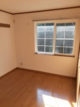 明るい色調の室内です