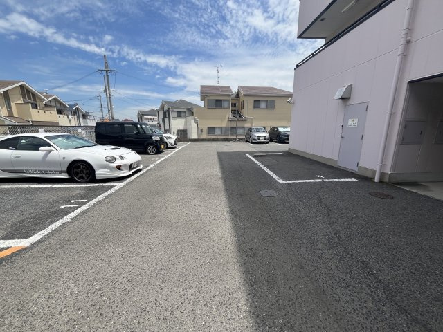 クレインストリート松本の駐車場
