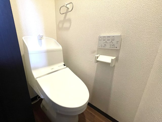 【トイレ】 | クレオ千早参番館 | 別号室の写真になります。現況優先。
