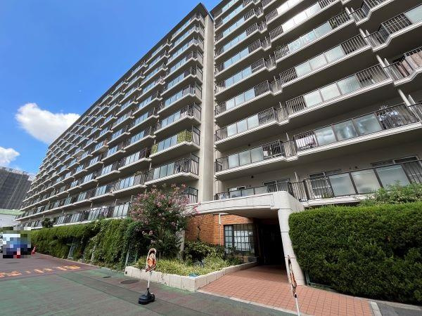 ローズハイツ香里園一号棟の外観|新しい生活にいかがでしょうか？外観はお住まいの顔になります。こだわりたいポイントですね。水回りリフォームやリノベーションも承ってます。
■現地見学・資金計画相談・住宅ローン相談もお問合せ受付中■