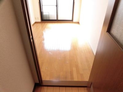 エステムコート御所南の内装|廊下から～