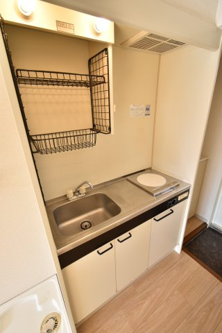 ルネサンス21のキッチン|室内洗濯機置き場を近くに配置。無駄のないスッキリキッチン