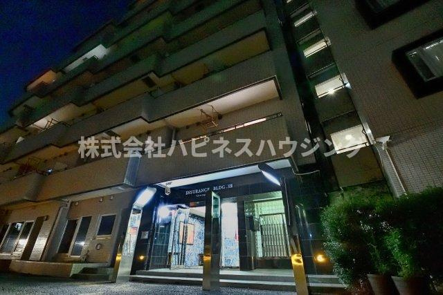 INSURANCE(インシュランス)BLDG.(ビルディング)ⅩⅢ(サーティーン)河原塚のエントランス|堂々としたエントランス