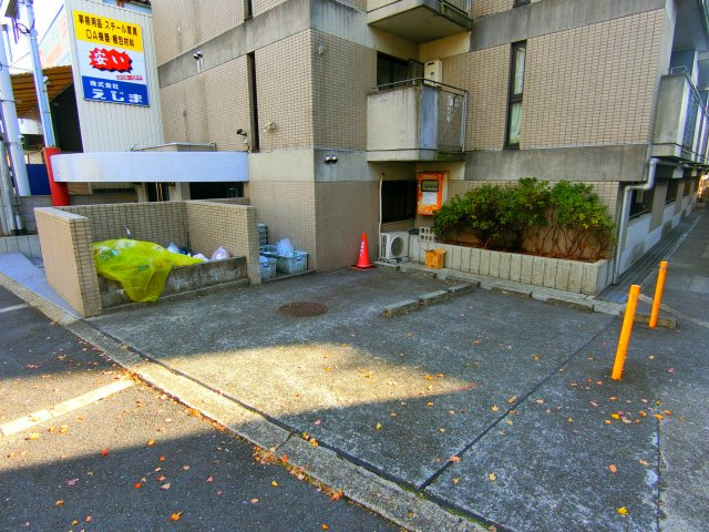 RX富田林の駐車場