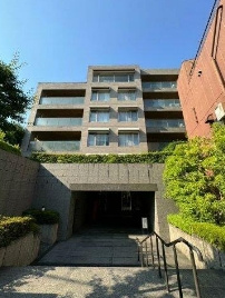 【外観】 | オープレ東中野 | 鉄筋コンクリート造のがっちりとした建物。