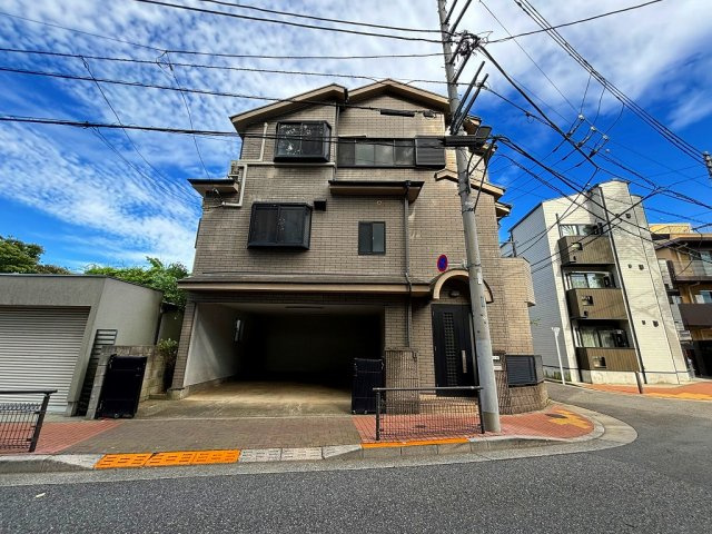 練馬区高松１丁目　戸建の前面道路含む現地写真