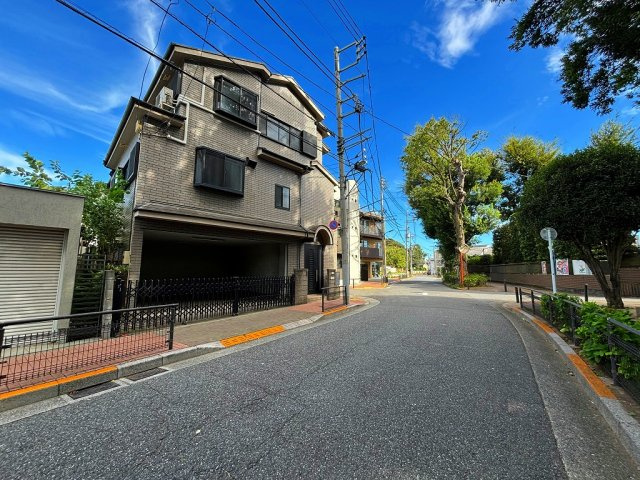 練馬区高松１丁目　戸建の前面道路含む現地写真
