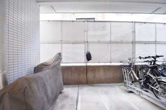 【駐車場】 | バイク置き場。空き区画の有無や駐輪料金、サイズおよび排気量規定などについては、改めてお問い合わせください。～即日のご見学可能～　お問合せはお気軽にどうぞ。