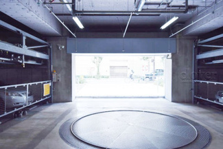 【駐車場】 | マンションの駐車場スペース。空きの有無や駐車料金、サイズ規定などについては、改めてお問い合わせください。～即日のご見学可能～　お問合せはお気軽にどうぞ。