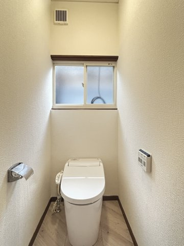 小林市細野の中古一戸建のトイレ