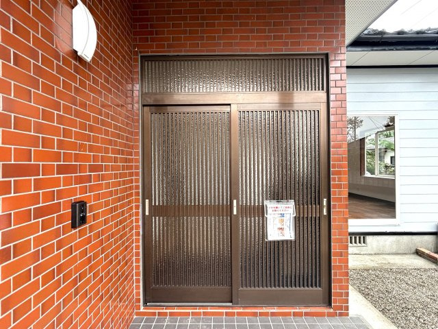 小林市細野の中古一戸建の玄関