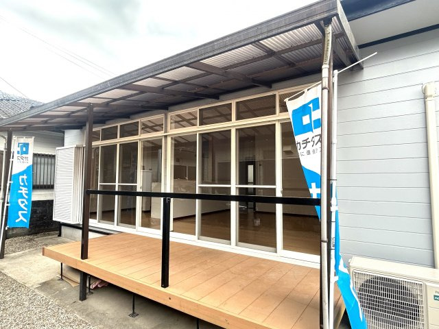 小林市細野の中古一戸建のその他|ウッドデッキ
