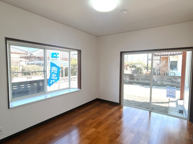 小林市細野の中古一戸建の洋室