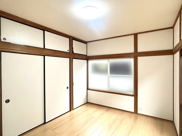 小林市細野の中古一戸建の洋室