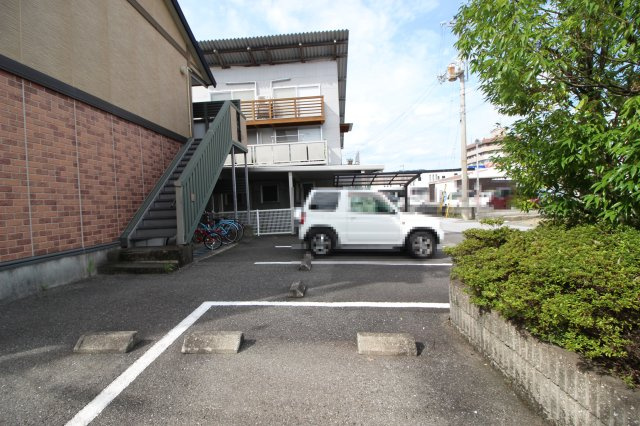 シャルマンコーポMの駐車場