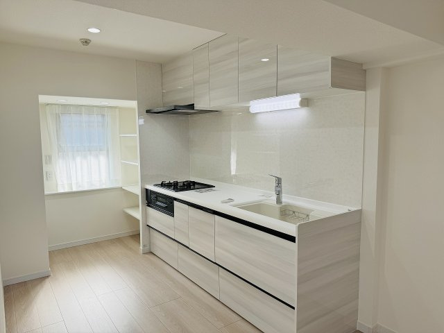 グリーンパーク西八王子のキッチン|～新規交換済、使い勝手の良いクリナップ製のシステムキッチン～