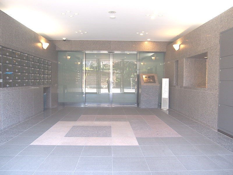 ルーブル大森山王弐番館のエントランス