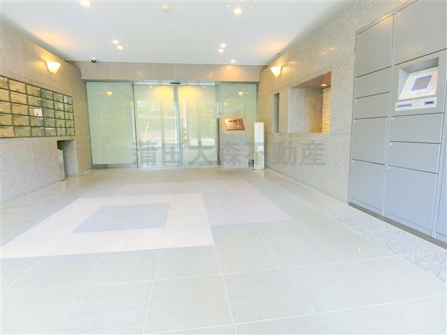 ルーブル大森山王弐番館のエントランス|防犯カメラ　TVモニター付オートロック　宅配BOXメールBOX有！