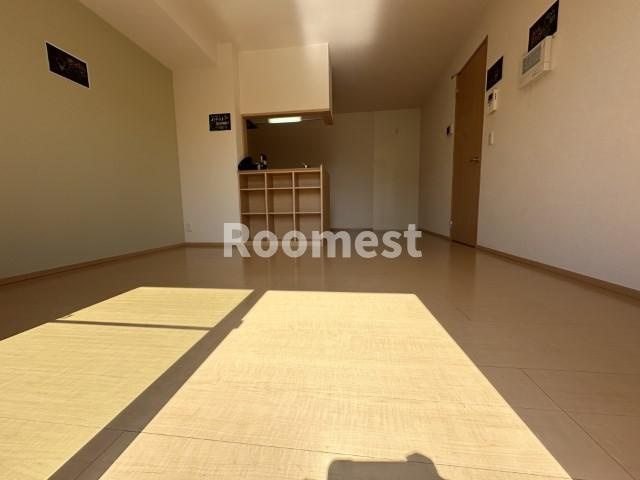 ディアコート北野の居間・リビング|こちらの居間で趣味の時間をお楽しみください