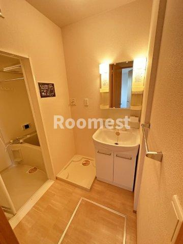 ディアコート北野の洗面所|明るい洗面所です